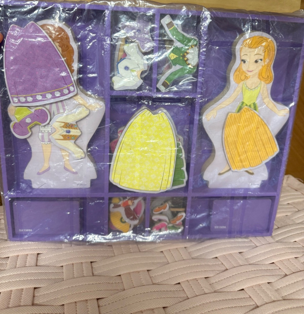 Melissa and Doug Wooden Magnetic Dress Up Sophia The First & Princess Amber